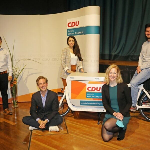 Annika Fohn und weitere junge Kandidatinnen und Kandidaten bei der Aufstellungsversammlung