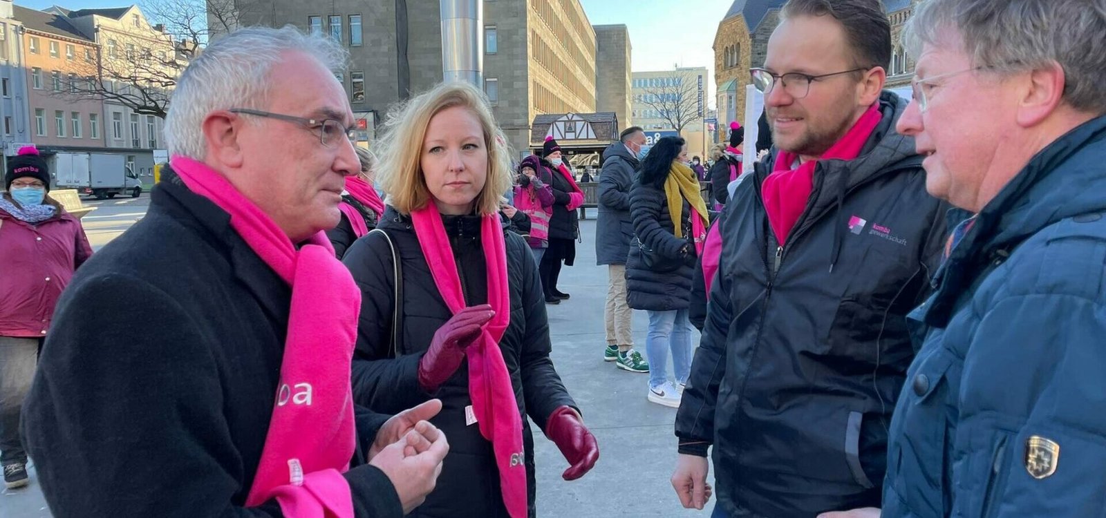 Annika Fohn und Holger Brantin bei der Kundgebung der komba