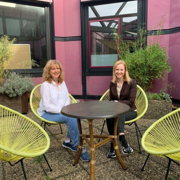 Frau Dr. Beate Blüggel, Direktorin der Volkshochschule Aachen mit Annika Fohn MdL