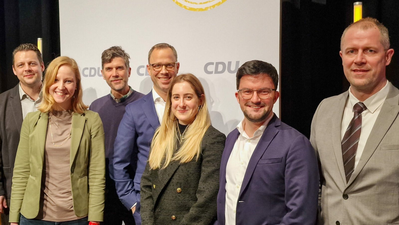 Gruppenfoto der Teilnehmer aus Aachen mit Generalsekretär Mario Czaja
