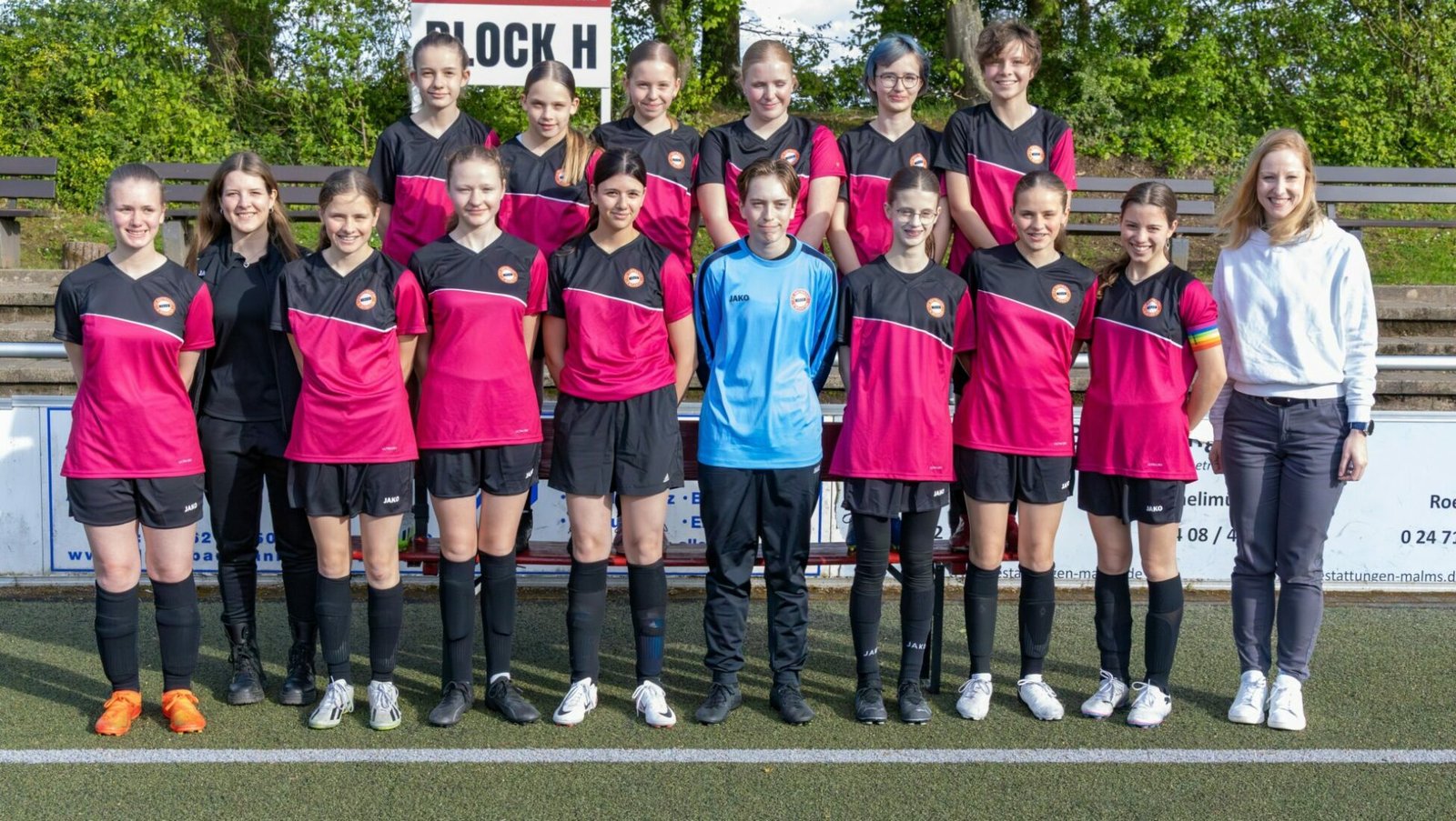 C-Juniorinnen Eintracht Kornelimünster mit neuem Trikotsatz