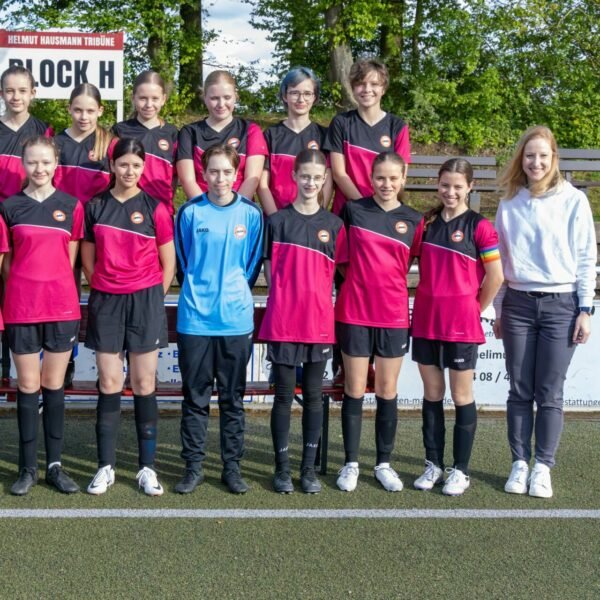 C-Juniorinnen Eintracht Kornelimünster mit neuem Trikotsatz